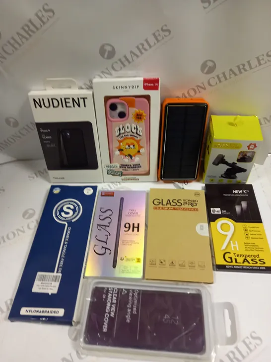 APPROXIMATELY 20 ASSORTED SMARTPHONE ACCESSORIES TO INCLUDE SCREEN PROTECTORS, POWER BANKS, PROTECTIVE COVERS ETC 