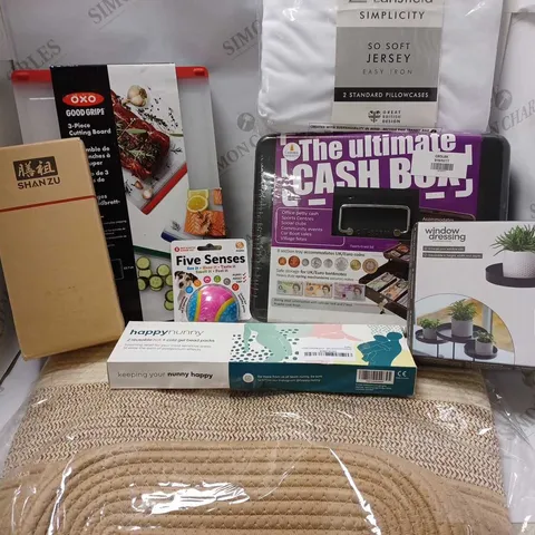 LOT OF APPROX 10 ASSORTED HOUSEHOLD ITEMS TO INCLUDE OXO CUTTING BOARD SET, THE ULTIMATE CASH BOX, CATHERINE LANSFIELD SO SOFT PILLOWCASES, ETC 