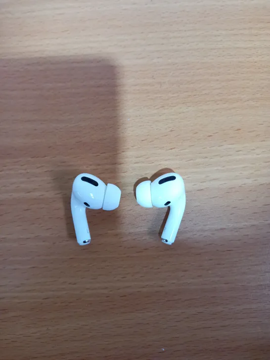 APPLE AIRPODS PRO