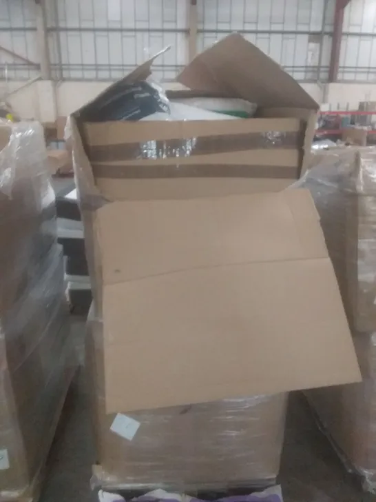 PALLET OF ASSORTED BEDDING ITEMS IN LARGE AMOUNT TO INCLUDE MATTRESS V SHAPED SUPPORT, DUVETS, AND WEIGHTED BLANKED ETC.