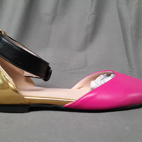 BOXED PAIR OF DESIGNER POINTED TOE SHOES IN PINK/METALLIC GOLD/BLACK EU SIZE 37