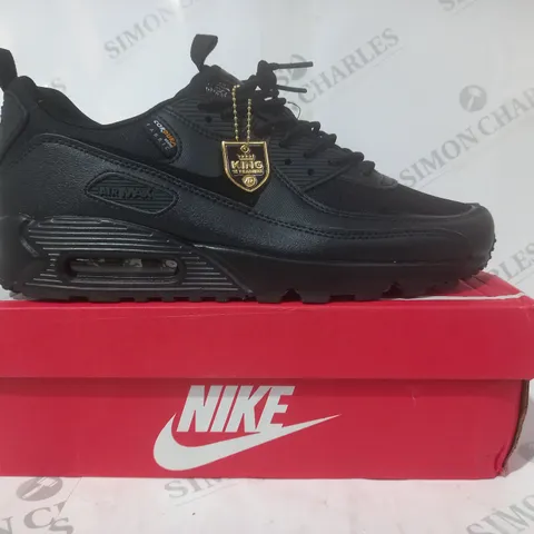 BOXED PAIR OF NIKE AIR MAX 90 SHOES IN BLACK UK SIZE 10