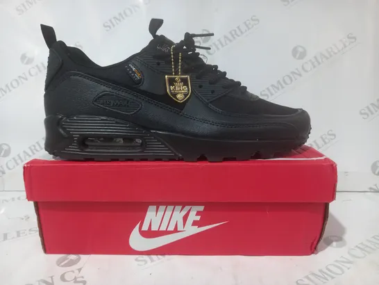 BOXED PAIR OF NIKE AIR MAX 90 SHOES IN BLACK UK SIZE 10