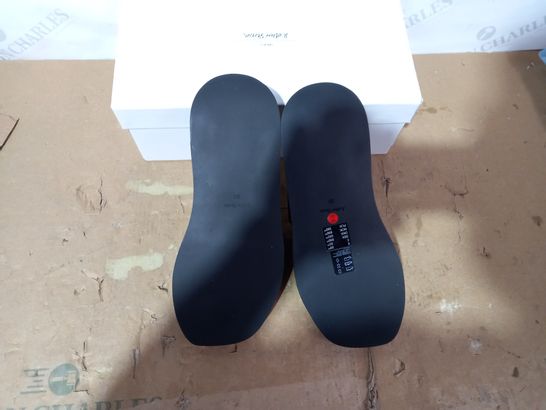 BOXED PAIR OF SHOES & OTHER STORIES BLACK FLIPFLOPS SIZE 38