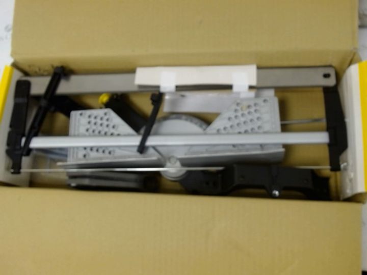 ADJUSTABLE ANGLE CLAMPING MITRE BOX 3179450Simon Charles Auctioneers