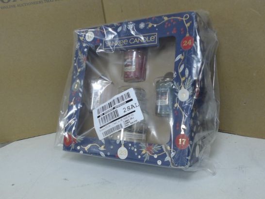 YANKEE CANDLE CHRISTMAS GIFT SET - 1 SMALL JAR & 3 VOTIVES RRP £14.99