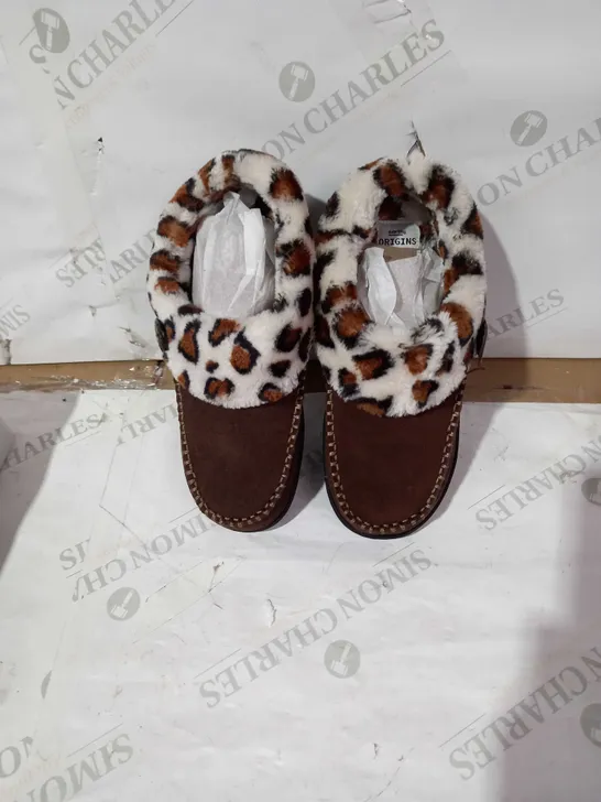 LADIES SIZE5 EARTH ORIGINS FLUFFY SLIPPERS