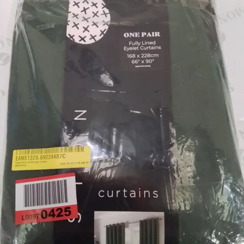 BAGGED 100% COTTON ROOM DARKENING EYELET CURTAINS - GREEN.