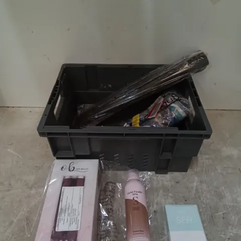 TOTE OF ASSORTED ITEMS INCLUDING SANCTUARY SPA ROSE SHOWER BURST, OPTI BEAUTY HAIR CURLER AND TARTE SEA CREAM BRONZER