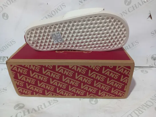 BOXED PAIR OF VANS OFF THE WALL SLIDERS IN CREAM UK SIZE 5.5