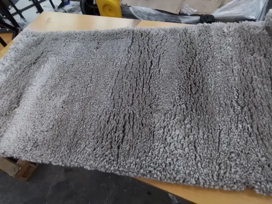 TAUPE RUG 70 × 40