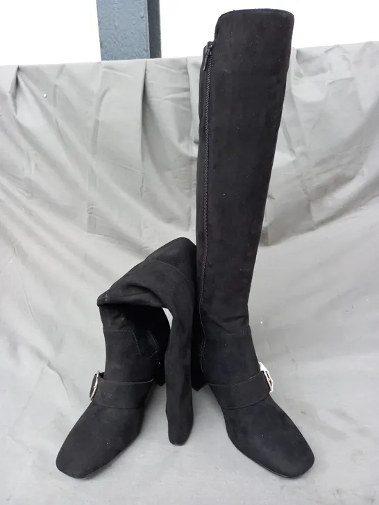 BOXED PAIR OF NINE WEST SUEDE/OTHER KNEE-HIGH BOOTS IN BLACK SIZE 5