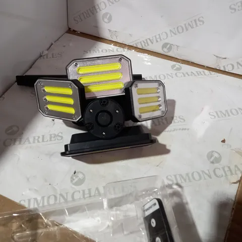 BELL & HOWELL 300 LUMENS BIONIC FLOODLIGHT