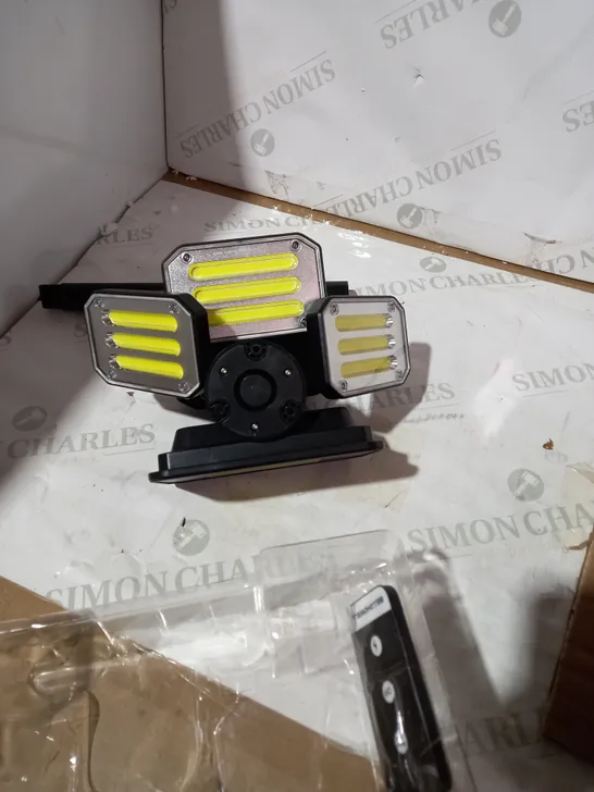 BELL & HOWELL 300 LUMENS BIONIC FLOODLIGHT