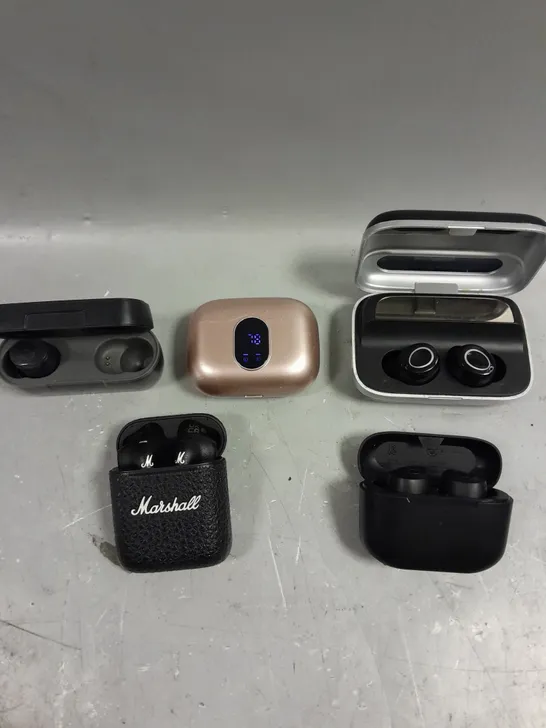 APPROXIMATELY 10 ASSORTED LOOSE WIRELESS EARPHONES & HEADPHONES FROM VARIOUS BRANDS 