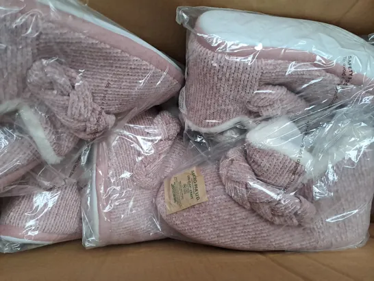 BOX OF APPROXIMATELY 10 ASSORTED PAIRS OF DUNLOP SLIPPERS IN PINK (SIZES VARY)