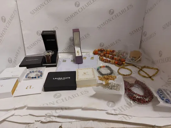 LOT OF ASSORTED JEWELLERY TO BRACELETS, EARRINGS, AND NECKLACES.