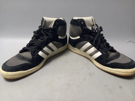 PAIR OF ADIDAS SHOES IN BLACK/GREY/WHITE UK SIZE 12