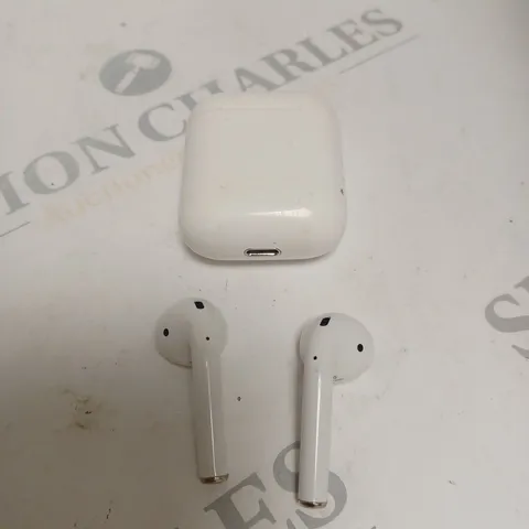 APPLE AIRPODS IN WHITE WITH CHARGING CASE 