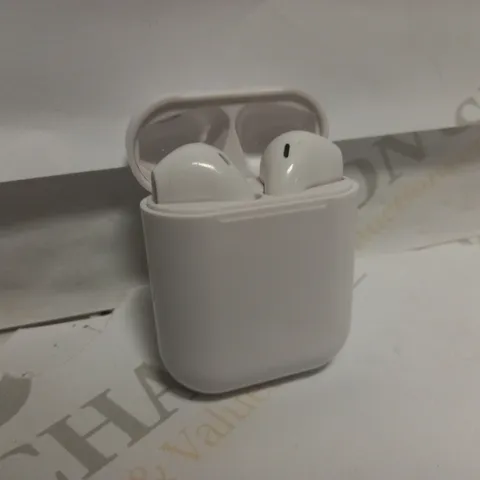 WHITE WIRELESS EARBUDS WITH CHARGING CASE (FAKE APPLE AIRPODS)