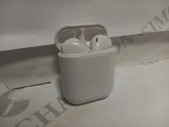 WHITE WIRELESS EARBUDS WITH CHARGING CASE (FAKE APPLE AIRPODS)