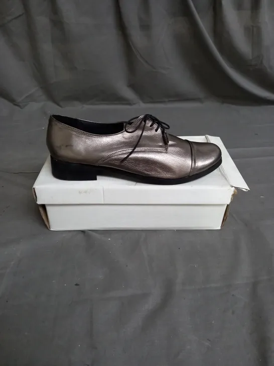 BOX OF 14 PAIRS METALLIC VIVIAN BROGUE SHOES IN VARIOUS SIZES