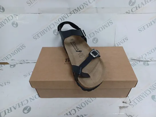 BOXED PAIR OF BONOVA SANDALS IN BLACK - UK SIZE 5