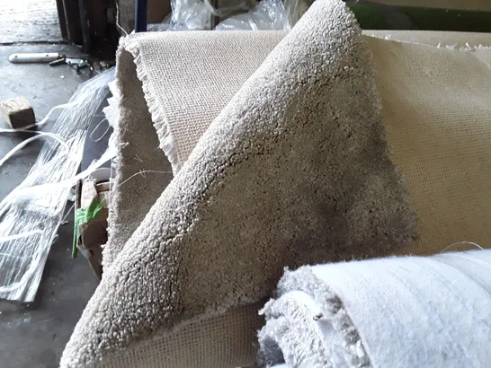 ROLL OF QUALITY BEIGE CARPET