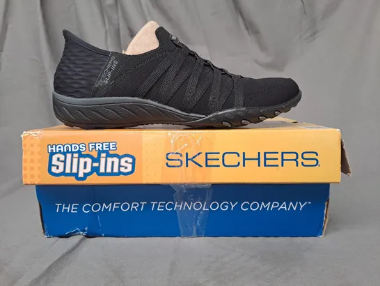 BOXED PAIR OF SKECHERS SLIP-INS IN BLACK SIZE 5.5