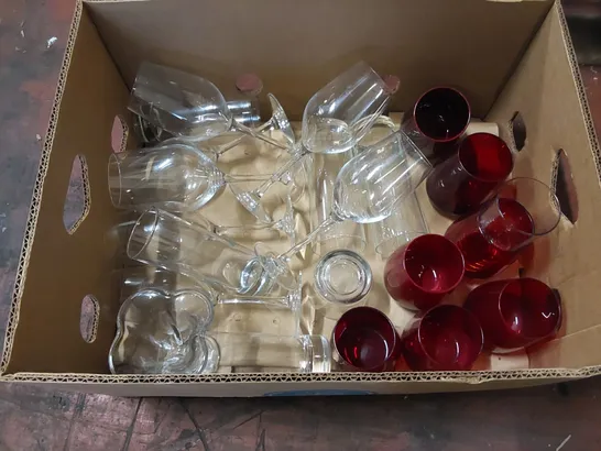 BOX OF ASSORTED GLASSWARE PRODUCTS TO INCLUDE: WINE GLASSES, TALL DRINKS GLASSES ECT - QUANTITY UNSPECIFIED 