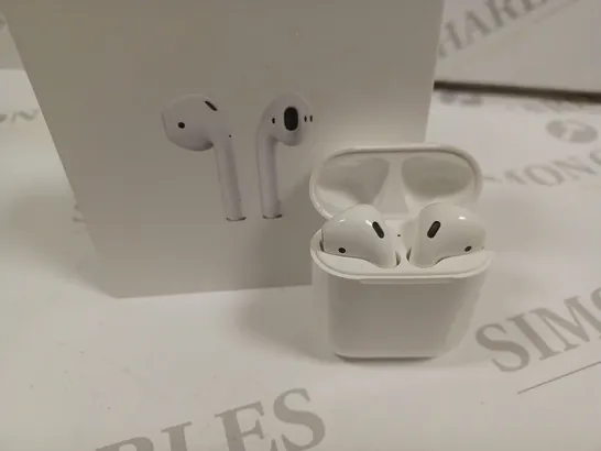 BOXED APPLE AIRPODS 