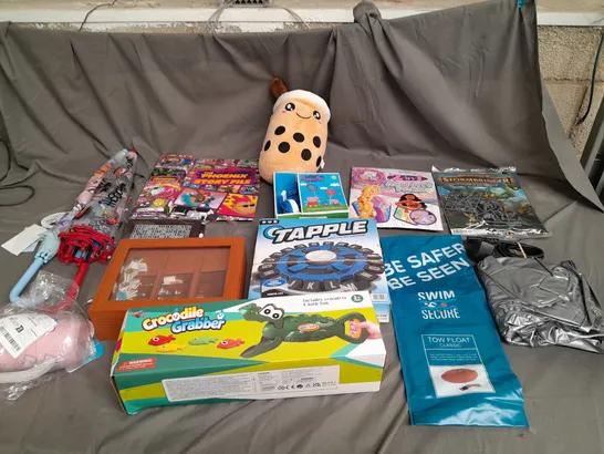 BOX OF APPROX 15 ASSORTED TOYS AND GAMES TO INCLUDE - WARHAMMER STORMBRINGER, CHILDRENS UMBRELLAS, AND PEPPA PIGS CHILDRENS HEADPHONES ETC. 