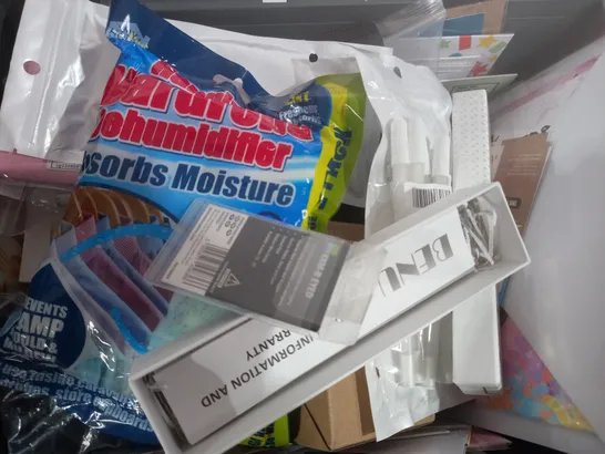 BOX OF 25 ASSORTED ITEMS TO INCLUDE - HANGING WARDROBE DEHUMIDIFIER - LIVERPOOL MAGNET - PET NAIL CLIPPERS ECT