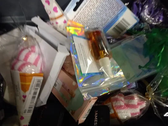 LOT OF APPROX 15 ASSORTED BEAUTY PRODUCTS TO INCLUDE SANEX ATOPICARE OIL, ZOO.SON EYE MASK, PHILIPS SONICARE TOOTHBRUSHES, ETC