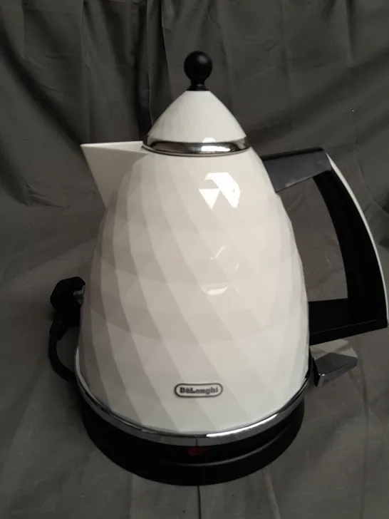 DELONGHI BRILLIANTE ELECTRIC KETTLE RRP £82