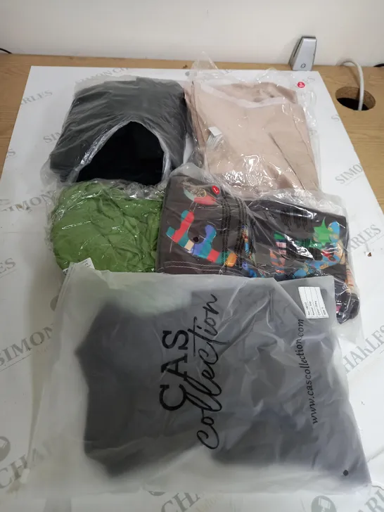 BOX OF APPROX. 40 ASSORTED CLOTHING VARYING IN SIZE/COLOUR/STYLE TO INCLUDE:  TOPS, JEANS, JUMPERS