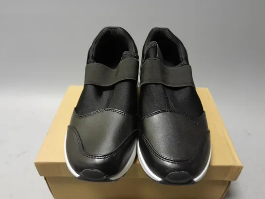 BOXED PAIR OF N/M YG-12 SLIP ON TRAINERS IN BLACK/WHITE - UK 3