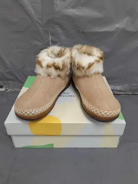 BOXED PAIR OF EARTH ORIGINALS EMMALYN BOOTIES IN BEIGE SIZE 6