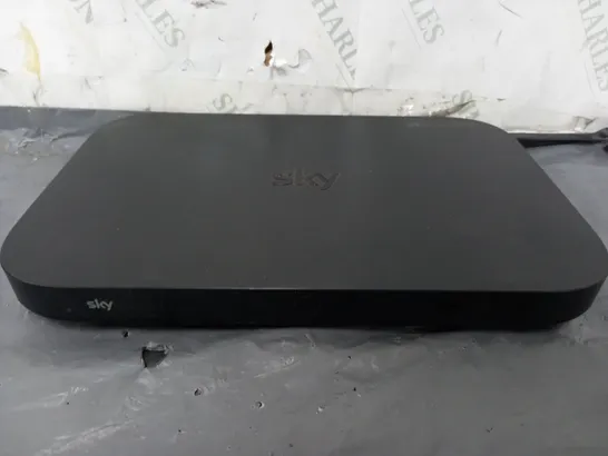 SKY Q BOX - ES130