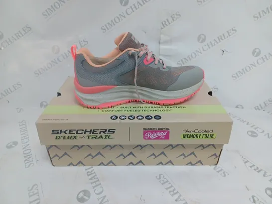 BOXED PAIR OF SKECHERS D'LUX TRAIL RELAXED FIT TRAINERS - 5