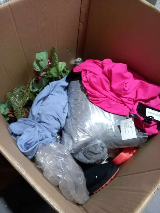 BOX OF APPROXIMATELY 20 ASSORTED ITEMS TO INCLUDE FAUX PLANTS, BAGS, SHOES, CLOTHES ETC