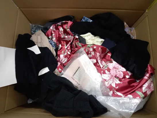 BOX OF APPROXIMATELY 25 ASSORTED CLOTHING ITEMS TO INCUDE - SPORTS BRA , PANTS , TROUSERS ETC