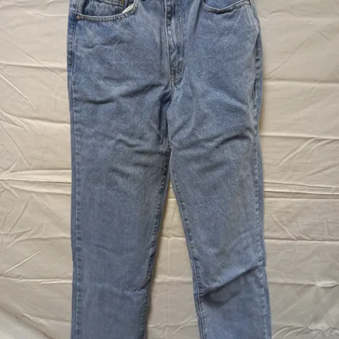 BOX OF APPROX 16 BRAND NEW COTTON:ON BAGGY STRAIGHT JEANS - FLYNN BLUE SIZE AUS 6