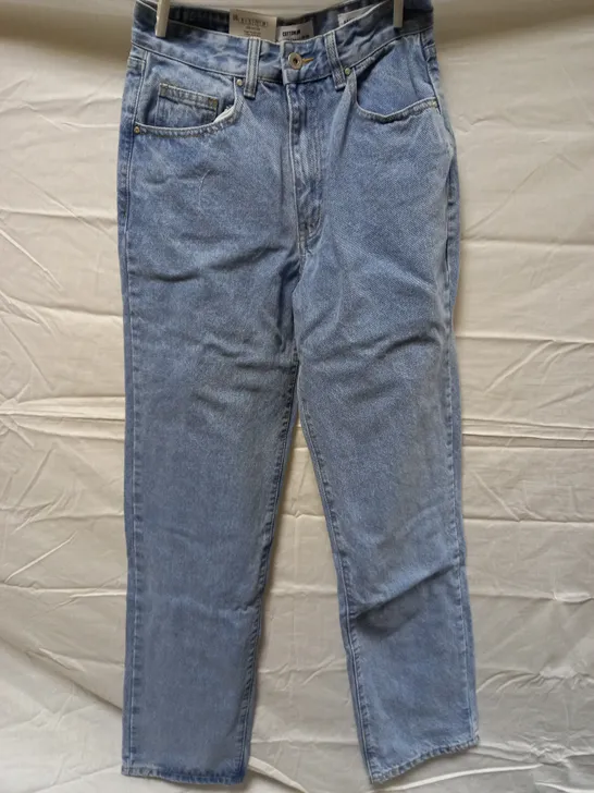 BOX OF APPROX 16 BRAND NEW COTTON:ON BAGGY STRAIGHT JEANS - FLYNN BLUE SIZE AUS 6