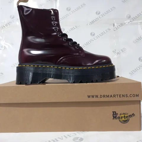 BOXED PAIR OF DR MARTENS V JADON II BOOTS IN CHERRY RED UK SIZE 8