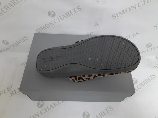 BOXED PAIR OF VIONIC SLIPPERS SIZE 7