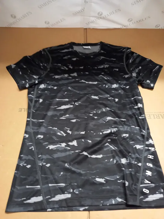 GYMSHARK CAMOUFLAGE T-SHIRT SIZE S