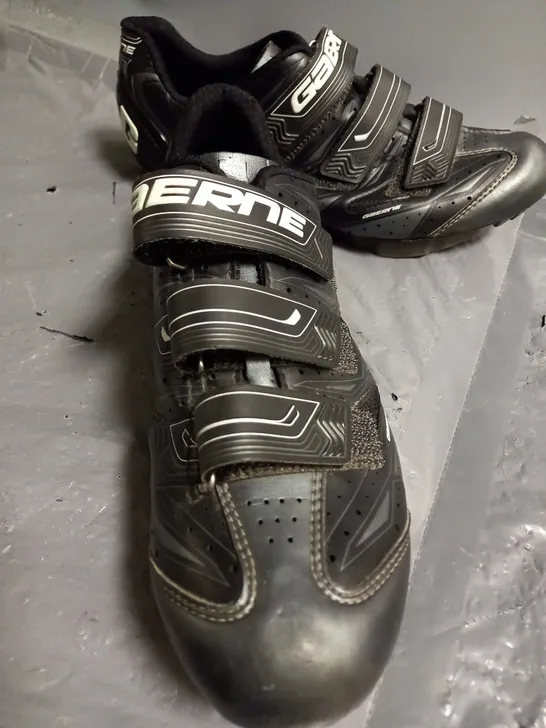 GAERNE  BIKE CLEATS IN BLACK SIZE 44