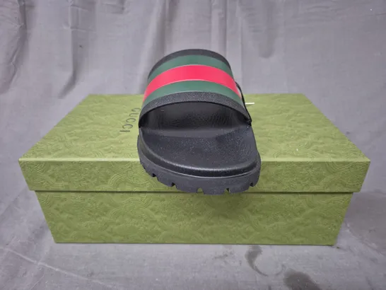 BOXED PAIR OF GUCCI SLIDERS IN BLACK/GREEN/RED SIZE UNSPECIFIED