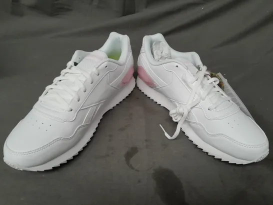 BOXED PAIR OF REEBOK ROYAL GLIDE SHOES IN WHITE/PINK SIZE UK 8